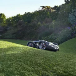 Husqvarna Automower 435X AWD All Husqvarna Automowers® 13 Husqvarna Automower 435X AWD All Husqvarna Automowers®