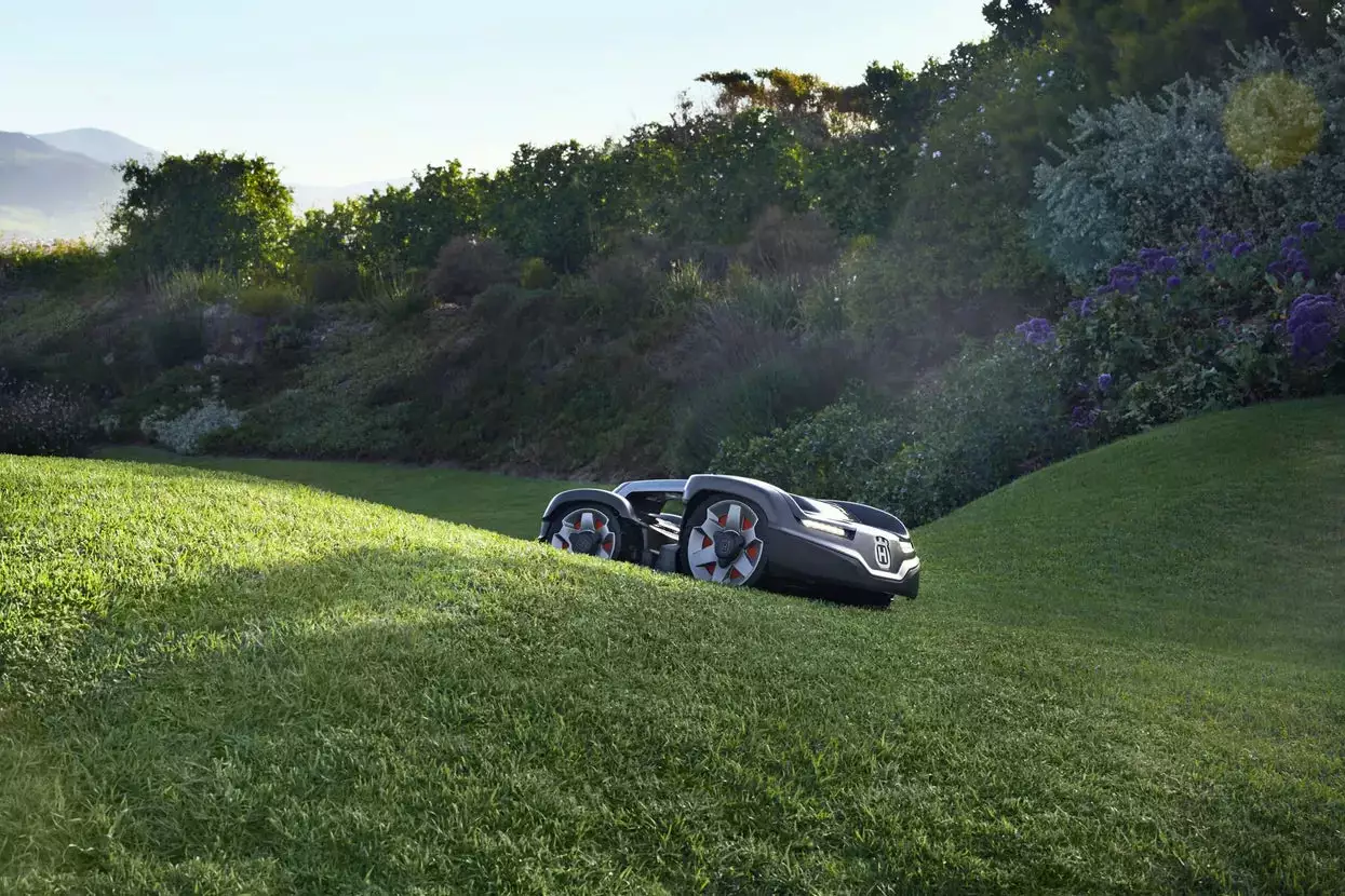 Husqvarna Automower 435X AWD All Husqvarna Automowers® 8 Husqvarna Automower 435X AWD All Husqvarna Automowers®