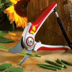 Wolf Garten WOLF-Garten Bypass Secateurs: Professional Hand Saws