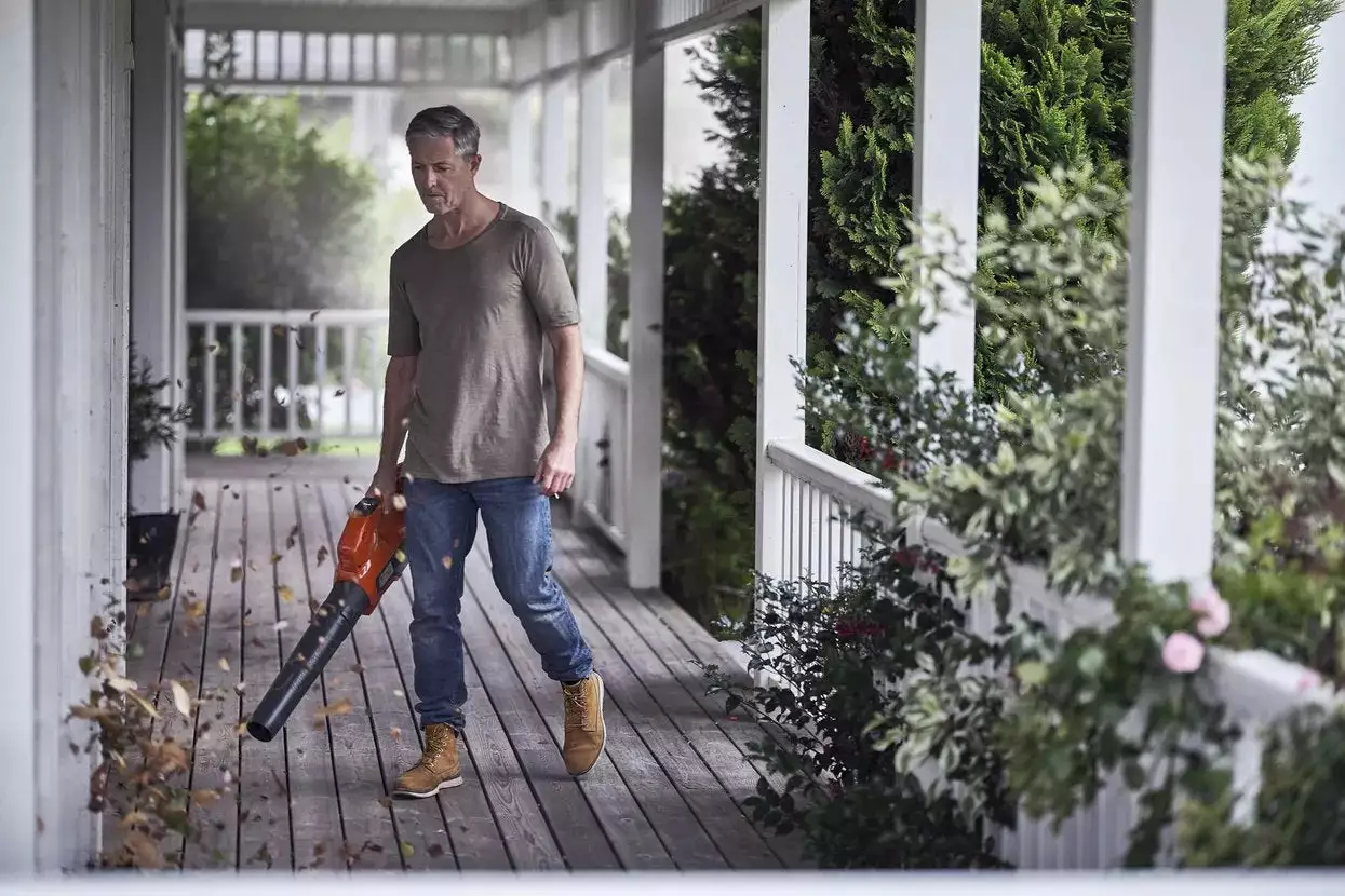 Leaf Blowers Husqvarna 120iB Battery Blower Kit (incl. Battery And Charger) 5 Leaf Blowers Husqvarna 120iB Battery Blower Kit (incl. Battery And Charger)